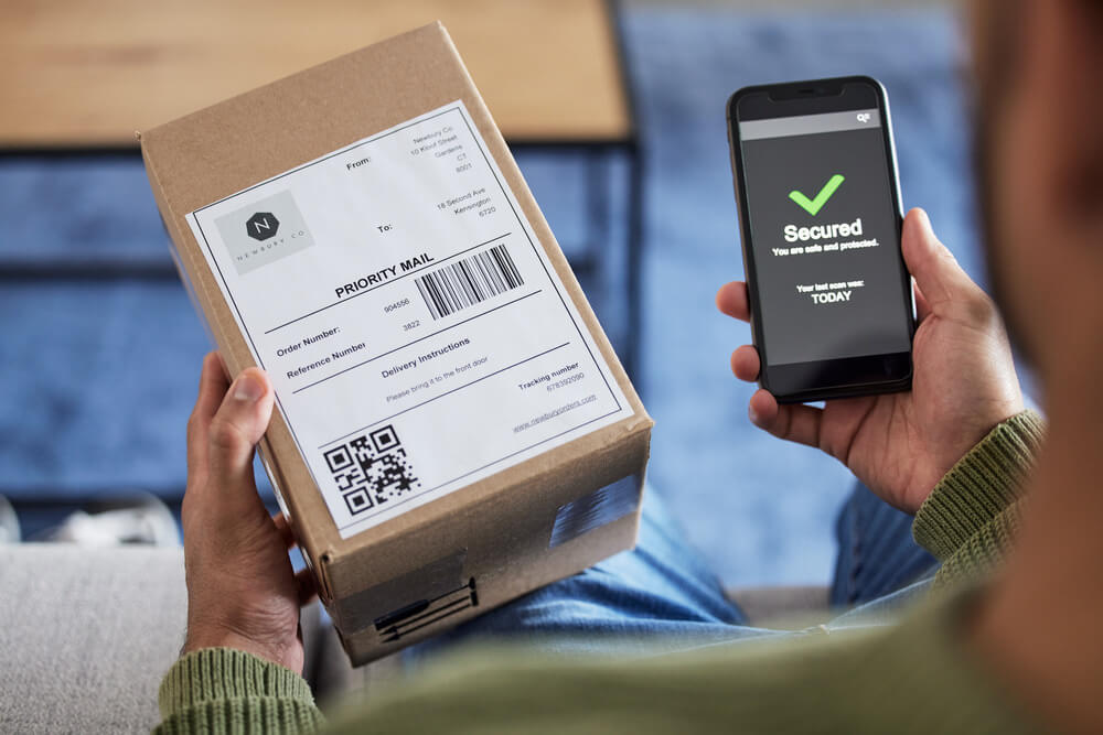 box label phone screen and person hands reading s 2026 03 25 08 24 28 utc.jpg
