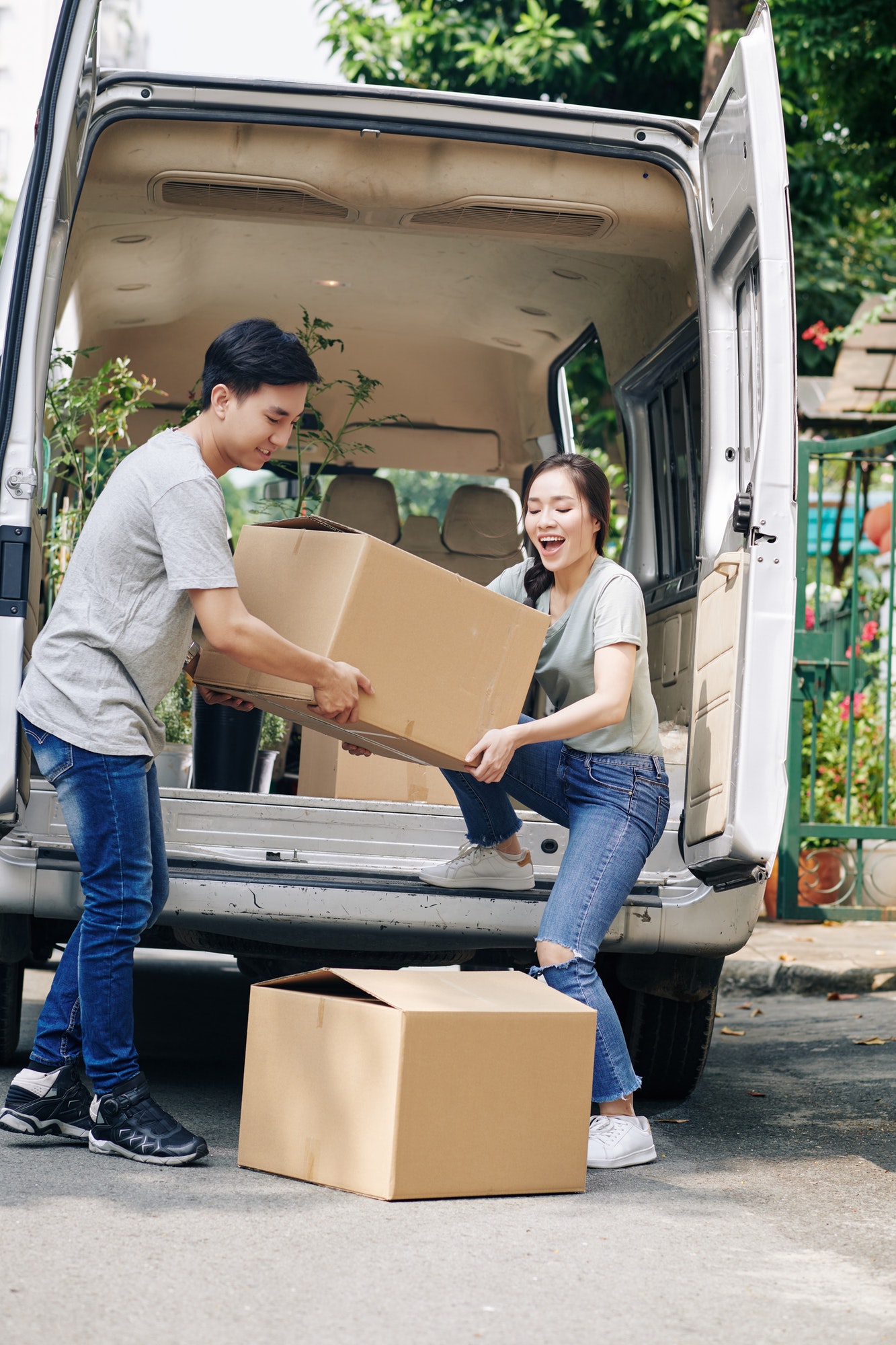 couple unloading truck.jpg